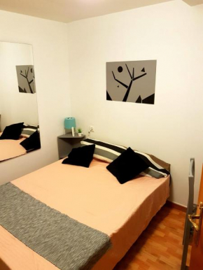 2 bedroom family apartment in Valencia 20m walk to the Beach